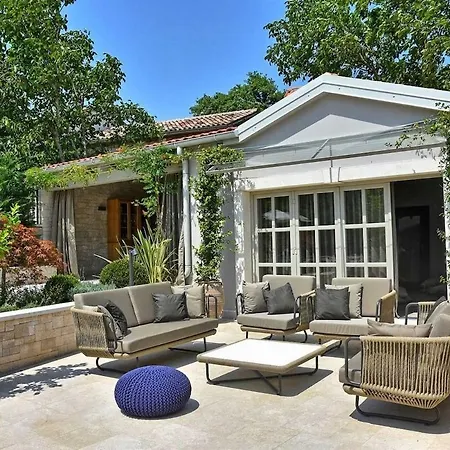 Vacay Zita With Pool Villa
