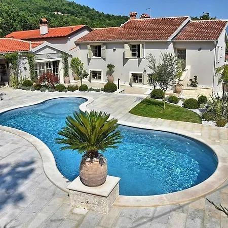 Villa Vacay Zita With Pool